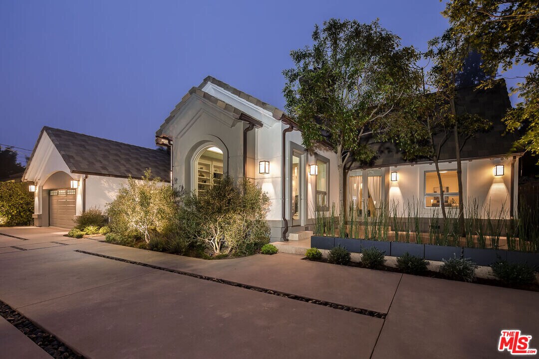 210 S Westgate Ave in Los Angeles, CA - Building Photo