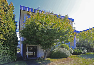 1328 George St in White Rock, BC - Building Photo - Primary Photo