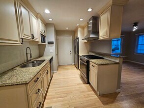 246 Seaside Ave in Stamford, CT - Building Photo - Building Photo
