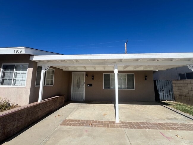 1109 W Ave J 9 in Lancaster, CA - Foto de edificio - Building Photo