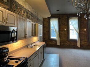 148 W Michigan Ave in Jackson, MI - Foto de edificio - Building Photo