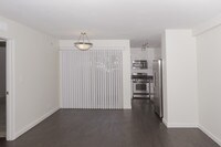 1BR, 1BA - 714 SF - Franklin Plaza Apartments in Los Angeles, California