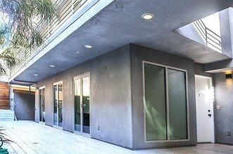 947 4th St, Unit D in Santa Monica, CA - Foto de edificio - Building Photo