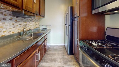 4600 Duke St, Unit 407 in Alexandria, VA - Building Photo - Building Photo