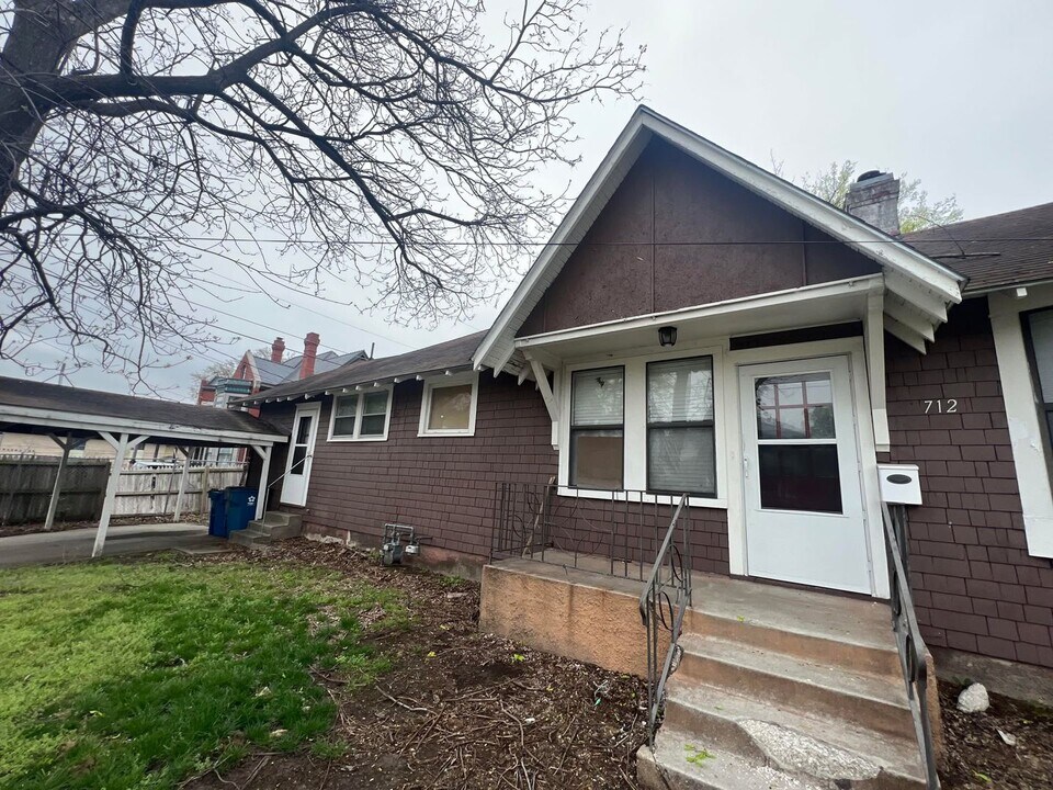712 W 4th St in Joplin, MO - Building Photo
