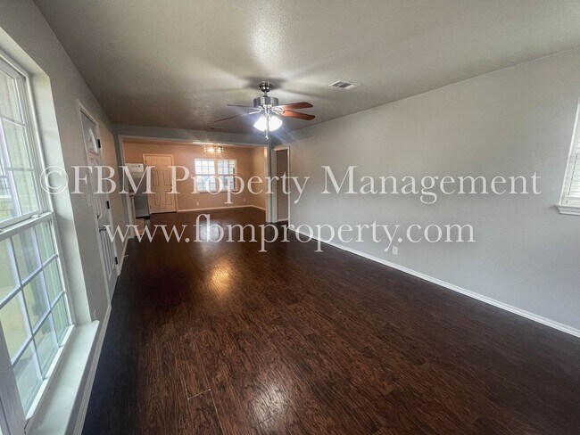 200 Pensacola Ave in Waxahachie, TX - Building Photo - Building Photo