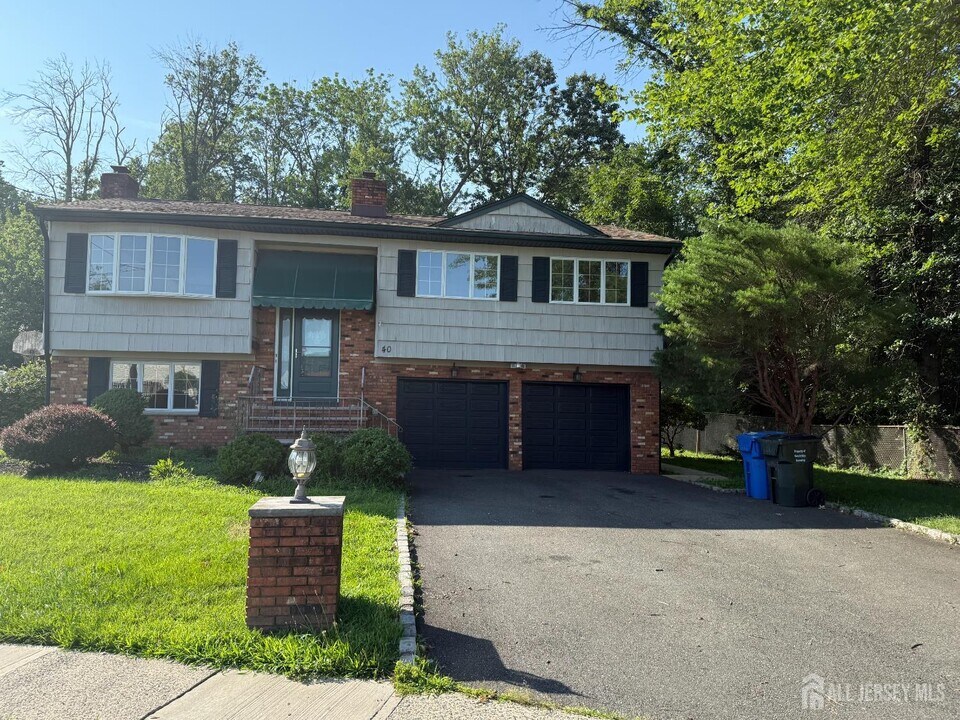 40 Winding Rd in Iselin, NJ - Foto de edificio