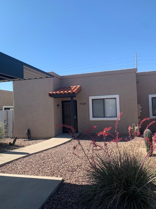 9104 E Esperanza Dr in Tucson, AZ - Building Photo