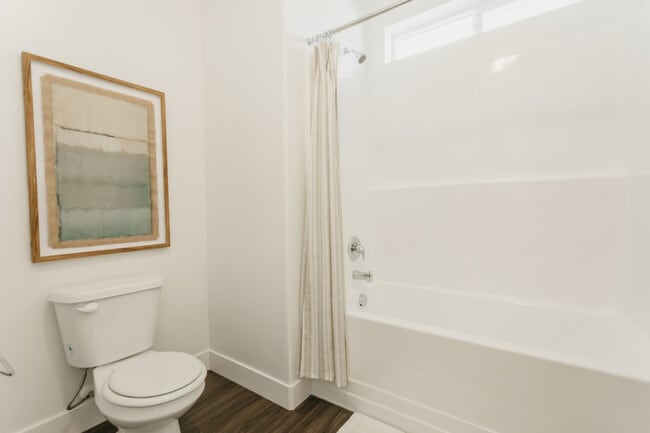 671 N 380 W, Unit Master Bedroom in Orem, UT - Building Photo - Building Photo