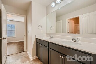 5959 Wolf Creek Dr in Atlanta, GA - Foto de edificio - Building Photo