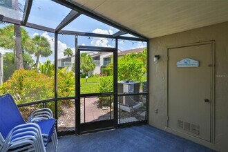 1028 Apollo Beach Blvd, Unit 8 in Apollo Beach, FL - Building Photo - Building Photo