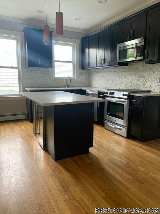 12 Dorset St in Boston, MA - Building Photo