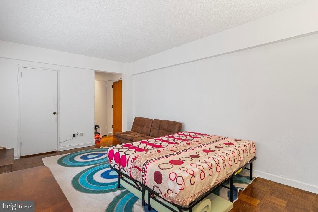 2141 I St NW, Unit 612 in Washington, DC - Building Photo
