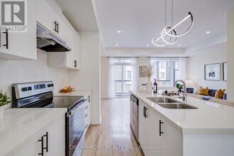 99 Crimson Forest Dr in Vaughan, ON - Building Photo - Building Photo