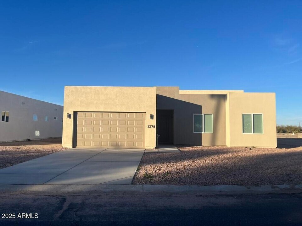 1278 W Calle Tuberia in Casa Grande, AZ - Building Photo