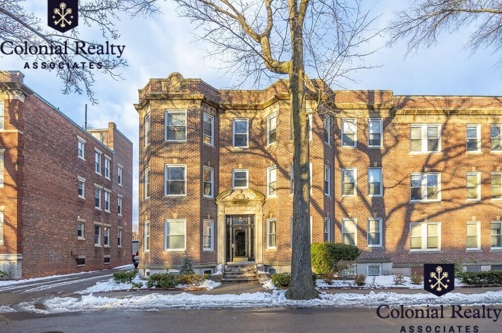 73 Thatcher St in Brookline, MA - Building Photo