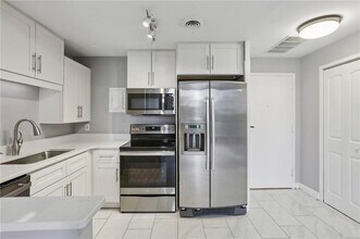 3060 Pharr Ct S Northwest in Atlanta, GA - Building Photo - Building Photo