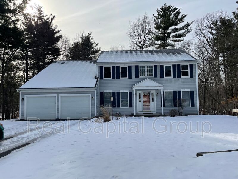 57 Dorsman Dr in Clifton Park, NY - Building Photo