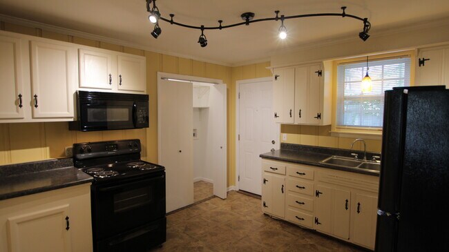 2425 Chapel Avenue, Unit B in Nashville, TN - Foto de edificio - Building Photo