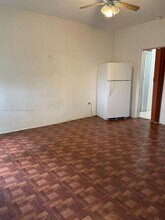 6830 Harding Ave in Miami Beach, FL - Foto de edificio - Building Photo