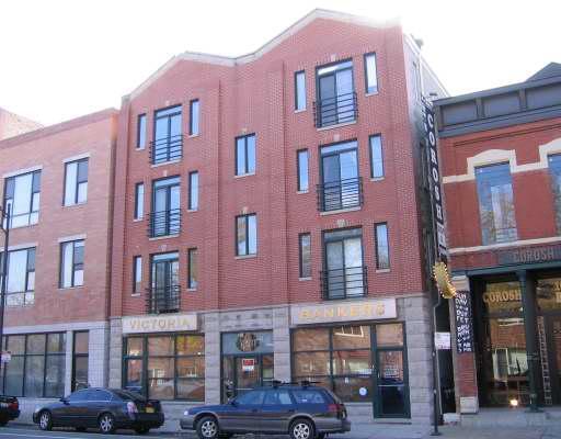 1070 N Milwaukee Ave in Chicago, IL - Foto de edificio