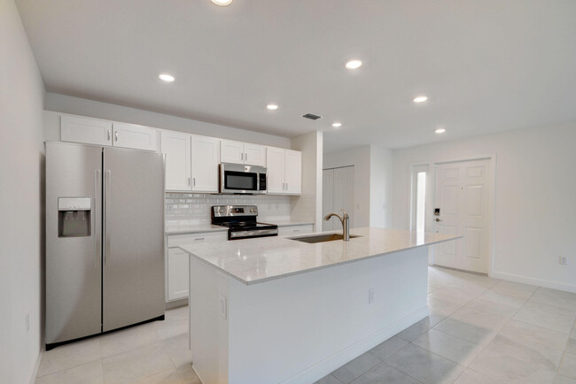 6709 Broadwater Ln in Greenacres, FL - Building Photo - Building Photo