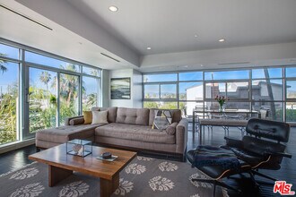 3111 Vía Dolce in Los Angeles, CA - Building Photo - Building Photo