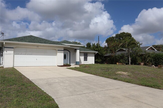 3320 SW 11th Ave in Cape Coral, FL - Building Photo - Building Photo