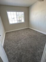 5879 Kelly Way in Sacramento, CA - Building Photo