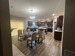 956 Fred Ln in Greenwood, IN - Foto de edificio - Building Photo