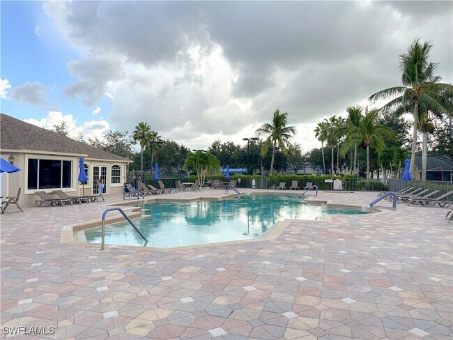 property at 8220 Ibis Cove Cir