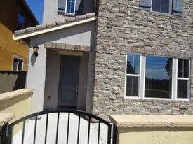 2121 Pasqual Dr in Roseville, CA - Building Photo