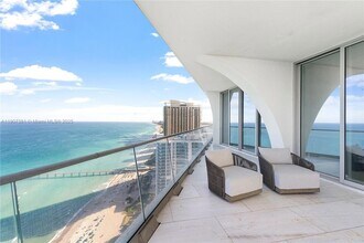 16901 Collins Ave, Unit 3005 in Sunny Isles Beach, FL - Foto de edificio - Building Photo