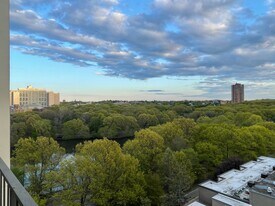 77 Pond Ave in Brookline, MA - Building Photo