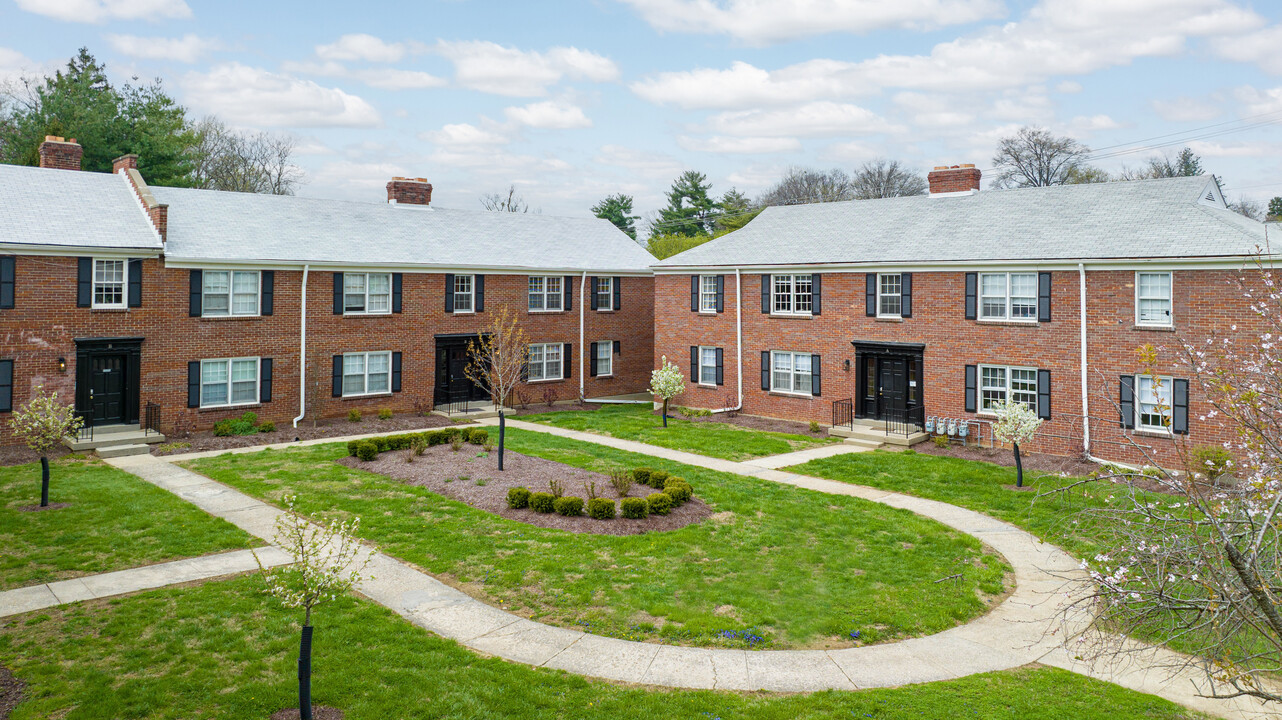 Berkshire Apartments in Louisville, KY - Building Photo