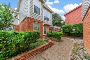 6738 Eastridge Dr, Unit 104B in Dallas, TX - Building Photo