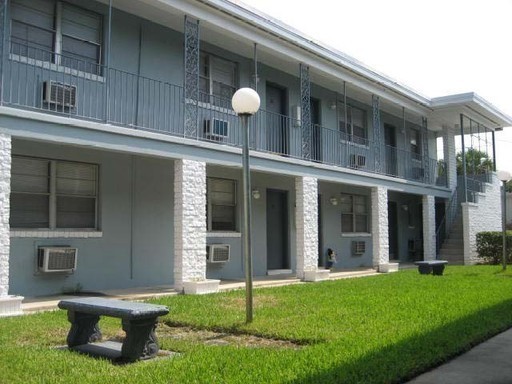 1110 Caliente Dr-Unit -11 in Jacksonville, FL - Foto de edificio
