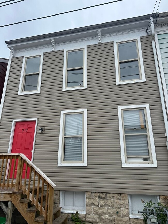 717 E Clarke Ave