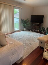 39 Charlotte Pl in Plainview, NY - Building Photo - Building Photo
