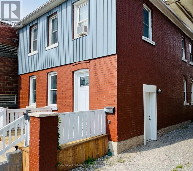 14 Albert St in Welland, ON - Building Photo - Building Photo