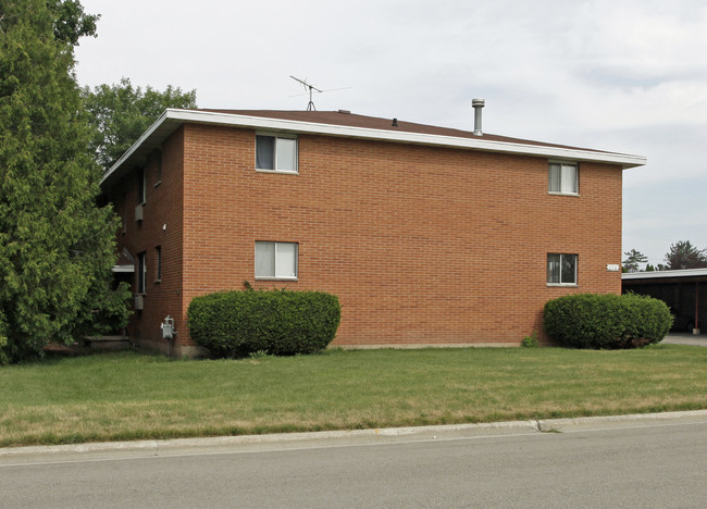 136 Randall Ct in Green Bay, WI - Foto de edificio - Building Photo