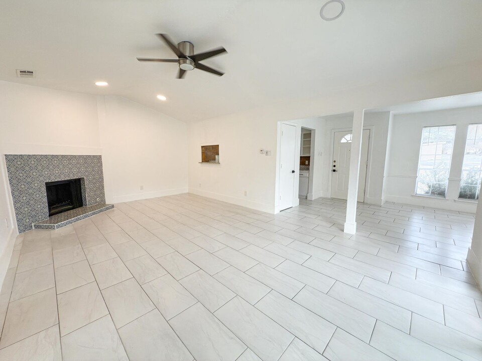 7528-7528 Thistle Ln in Dallas, TX - Building Photo