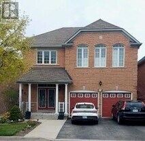 35 Midnightsun Trail in Brampton, ON - Building Photo