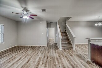 6006 Lovage Ave in Crosby, TX - Foto de edificio - Building Photo