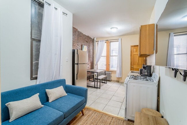 338 W 39th St in New York, NY - Building Photo - Building Photo