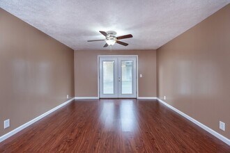 555 N Dupont Ave-Unit -C71 in Nashville, TN - Building Photo - Building Photo