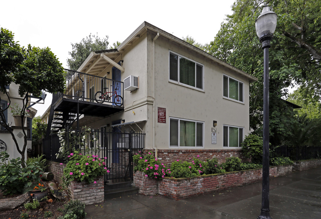 N St Apartments in Sacramento, CA - Building Photo