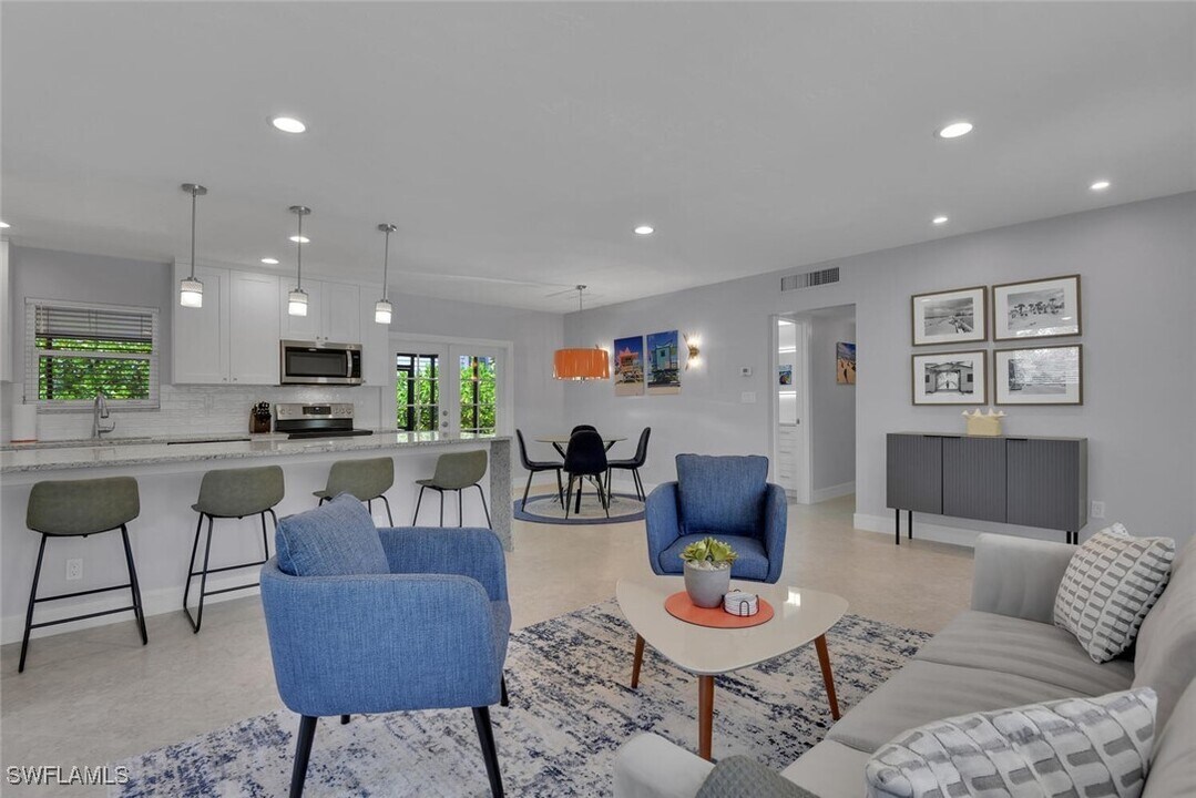 1155 6th St S in Naples, FL - Building Photo