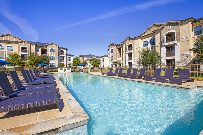 Summercrest Burleson Apartments in Burleson, TX - Foto de edificio