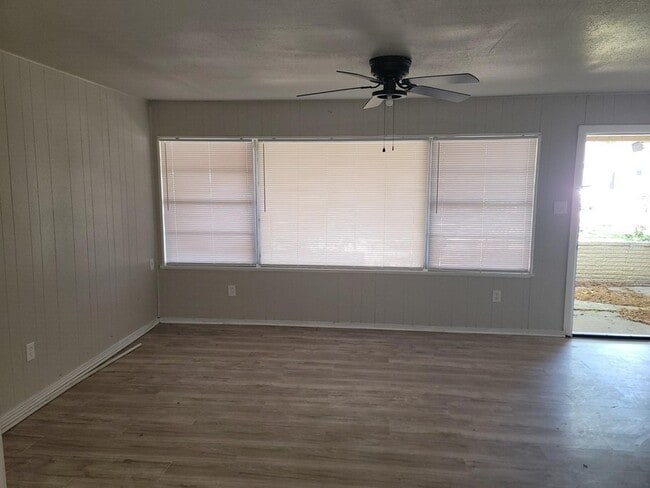 5934 Ridgeway Dr in Houston, TX - Foto de edificio - Building Photo